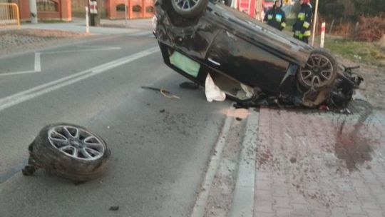 Pijany kierowca spowodował kolizję i uciekł z miejsca zdarzenia