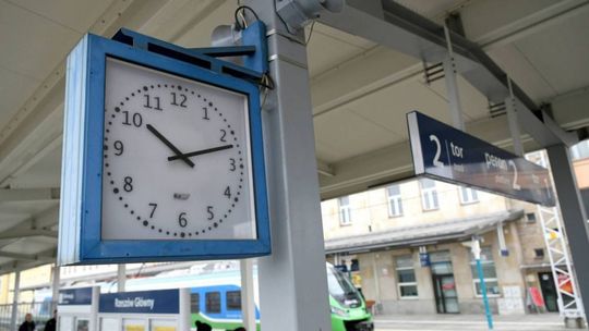 PKP Intercity: podczas wakacji w pociągach bez limitów zajętości oraz bez rezerwacji miejsc siedzących