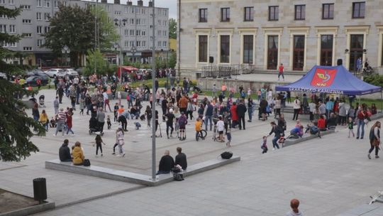 Plac Staffa pełen radosnych dzieci czyli Dzień Dziecka z MCK