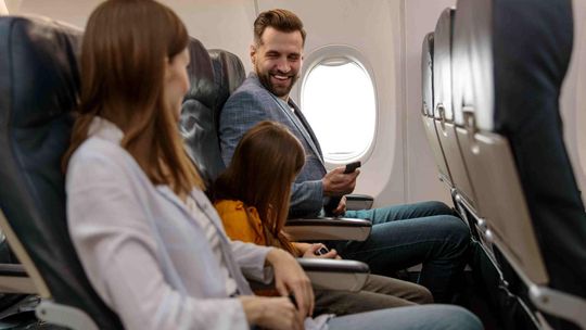 Platforma Fru ma rozwiązanie, dzięki któremu rodziny zapłacą nawet o 500 zł mniej za lot w sierpniu
