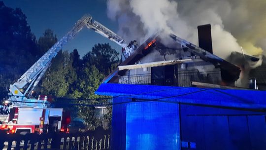 Płonęły dwa domy, są osoby poszkodowane