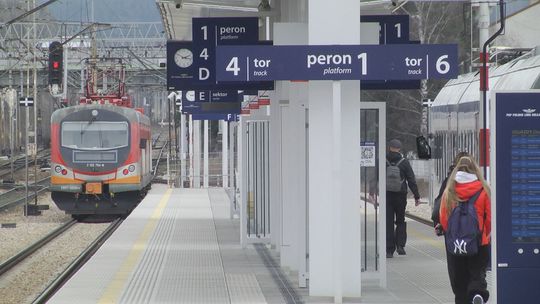 Pociąg wjechał na tor zajęty przez inny skład; incydent zbada komisja