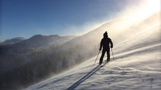 Początek ferii z typowo zimowymi warunkami w górach