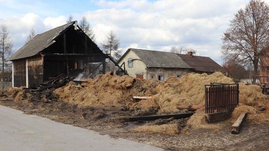 Podejrzany o podpalenie stodoły zatrzymany. Wartość strat oszacowano na blisko 60 tys. zł