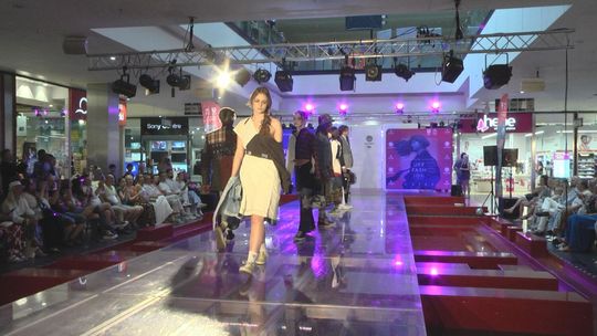 Pokaz mody w galerii handlowej. Finaliści konkursu Designers Play Sustain 2025