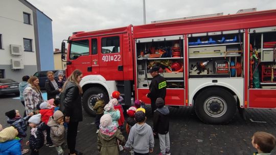 Pokazy buskich strażaków dla przedszkolaków w Siesławicach