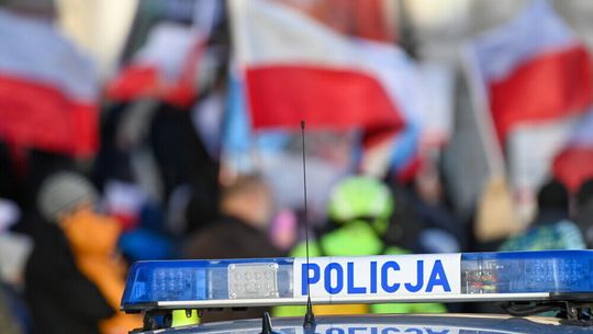 Policja: w sobotę w całym kraju prawie 100 manifestacji, apelujemy o niełamanie prawa podczas nich