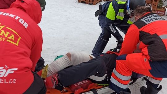 Policjanci na stoku pomogli podczas wypadku 