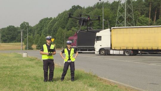 Policjanci sprawdzali czy kierowcy nie jeżdżą na tzw. zderzak