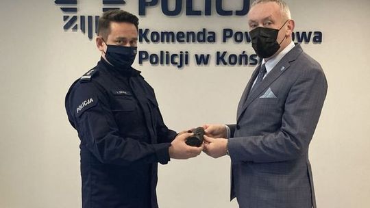 Policjanci z Końskich dostali nowoczesny sprzęt od gminy Gowarczów