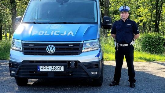 Policjant wraz synem ruszył na pomoc poszkodowanemu rowerzyście