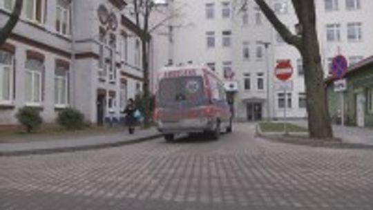 Policyjna eskorta w drodze na świat