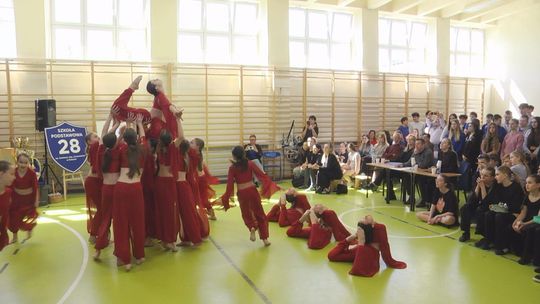Polonez, jazz i DISCO-DANCE - uczniowie szkół podstawowych zmierzyli się w kolejnym konkursie tanecznym