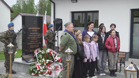 Pomnik bohatera bitwy o Monte Cassino odsłonięty Pomnik bohatera bitwy o Monte Cassino odsłonięty