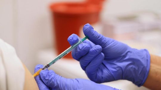 Ponad 16,4 mln osób jest w pełni zaszczepionych przeciw COVID-19