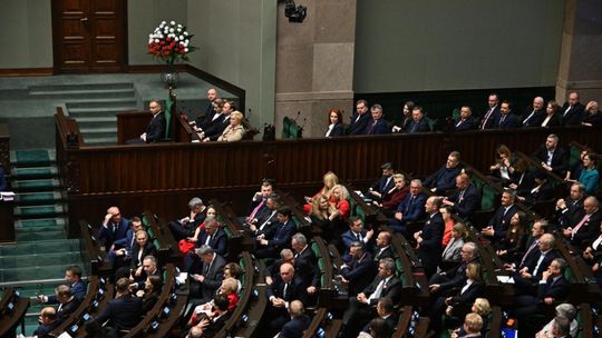 Posłowie X kadencji złożyli ślubowanie. Poseł Kaczyński się spóźnił