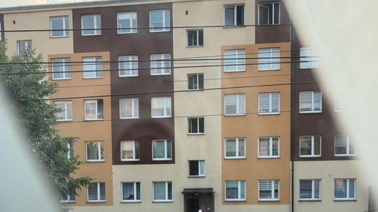 Pożar bloku mieszkalnego w Skarżysku. Trwa ewakuacja