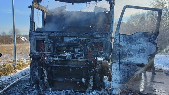 Pożar ciągnika na drodze gminnej 