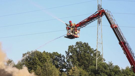 Pożar hali w Skarżysku-Kamiennej. Straty na 1,5 mln zł