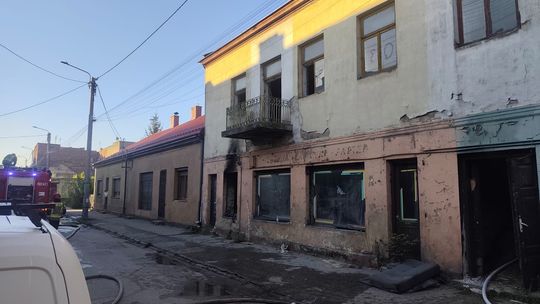 Pożar w niezamieszkałej kamienicy przy ul. Staszica