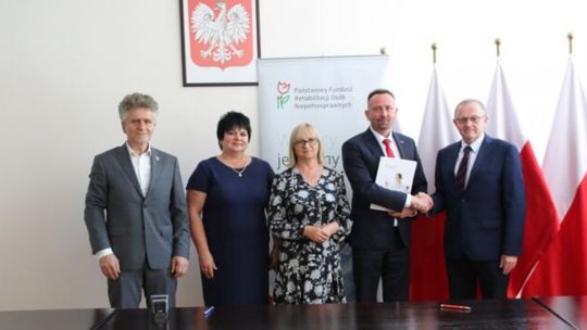 Prawie 250 tysięcy złotych trafi do powiatu jędrzejowskiego z Państwowego Funduszu Rehabilitacji Osób Niepełnosprawnych