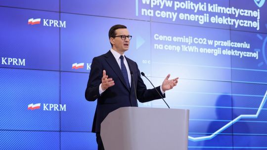 Premier: wprowadzamy obniżkę cen paliw