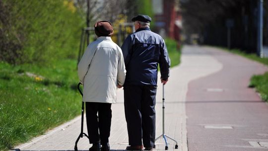 Prezes ZUS: pierwsze "trzynastki" trafią do emerytów przed Wielkanocą