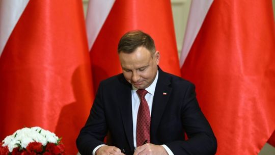 Prezydent Andrzej Duda podpisał ustawę obniżającą VAT m.in. na żywność, nawozy i gaz