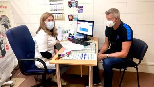 Prezydent Kielc zaszczepiony pierwszą dawką preparatu AstraZeneca