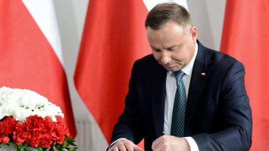 Prezydent podpisał ustawę pozwalającą przekazać samorządom blisko 13,7 mld zł