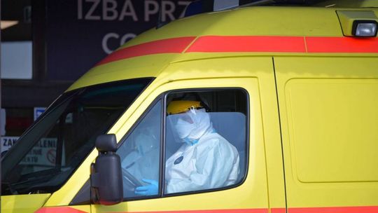 Projekt MZ: karetki tylko żółte, zmiany umundurowania zespołów ratownictwa