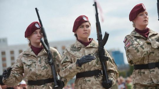 Projekt: obowiązek kwalifikacji wojskowej dla kobiet kończących studia na kierunkach medycznych i psychologii