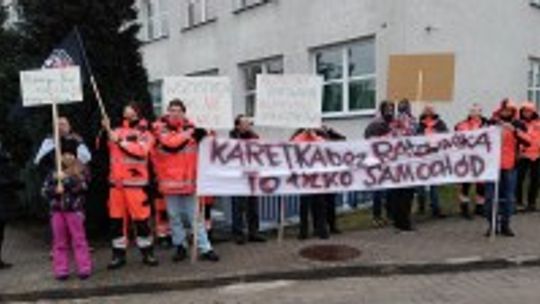 Protest ratowników medycznych w obronie zwolnionych kolegów
