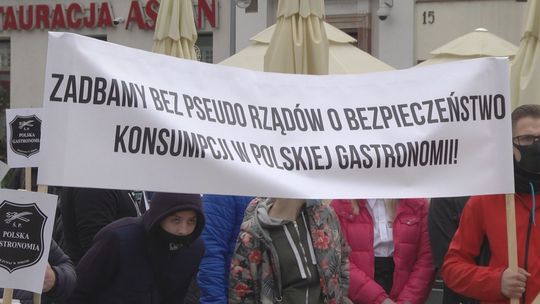 Przedstawiciele branży gastronomicznej mają dosyć i serwują rządzącym czarną polewkę