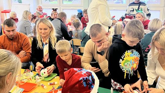 Przedszkolaki zaprosiły na świąteczno-rodzinne spotkanie