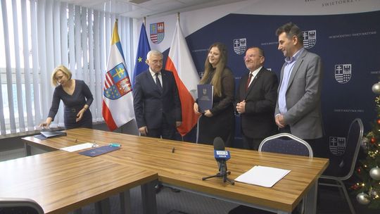 Przyznano stypendia dla 50 studentów kierunku lekarskiego w regionie