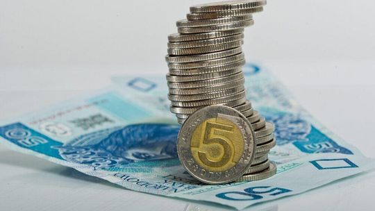 Raport: 49 proc. Polaków przeniosło oszczędności do banku z korzystniejszą ofertą Raport: 49 proc. Polaków przeniosło oszczędności do banku z korzystniejszą ofertą