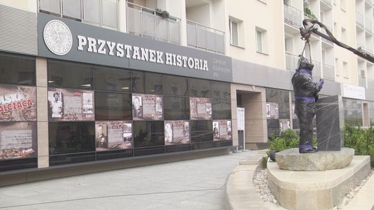Rozpoczął się montaż pomnika Przemysława Gosiewskiego