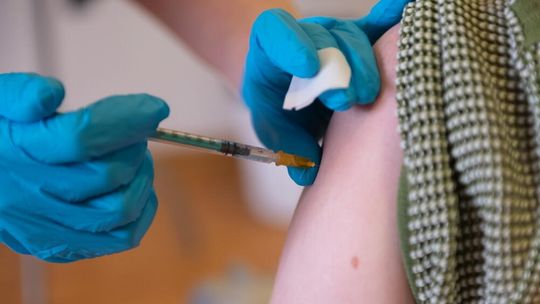 Rozpoczęły się bezpłatne szczepienia na COVID-19