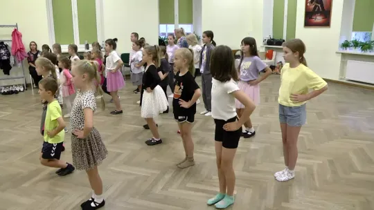 Rozpocznij przygodę z tańcem i folklorem! Dołącz do Dziecięco-Młodzieżowego Zespołu Folklorystycznego WDK w Kielcach – zapisy trwają!