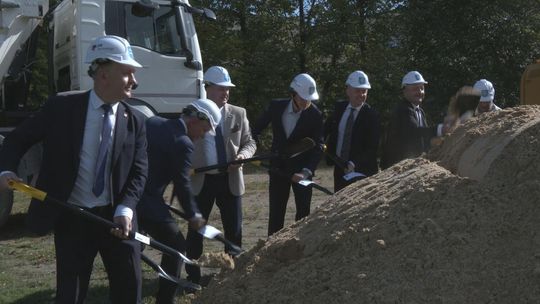 Ruszyła budowa boiska w Chęcinach
