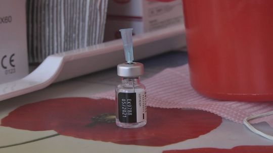 Ruszyły szczepienia nauczycieli. W regionie 60 proc. chętnych