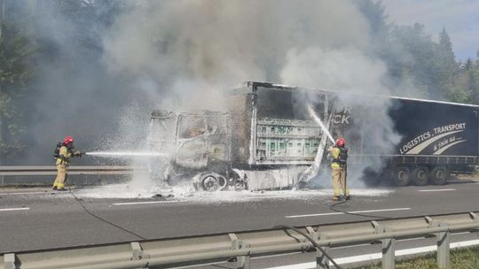 S7 częściowo zablokowana. Spłonął TIR