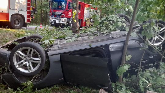 Samochód dachował. Kierowca miał szczęście