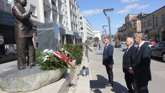 Samorząd województwa świętokrzyskiego uczcił 80. rocznicę zbrodni katyńskiej