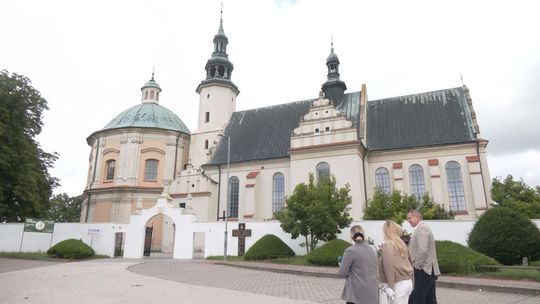 Sanktuarium Matki Bożej Loretańskiej w Piotrkowicach – duchowe serce ziemi świętokrzyskiej Sanktuarium Matki Bożej Loretańskiej w Piotrkowicach – duchowe serce ziemi świętokrzyskiej