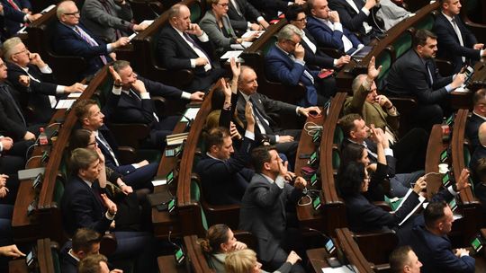 Sejm powołał komisję śledczą do zbadania sprawy tzw. afery wizowej