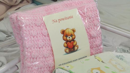 Seniorzy maluszkom - dary od Kieleckiej Rady Seniora trafiły do najmłodszych Seniorzy maluszkom - dary od Kieleckiej Rady Seniora trafiły do najmłodszych