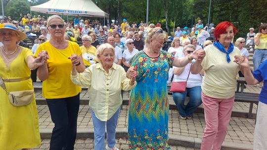 Seniorzy Powiatu Kieleckiego pokazali swoją energię i talenty