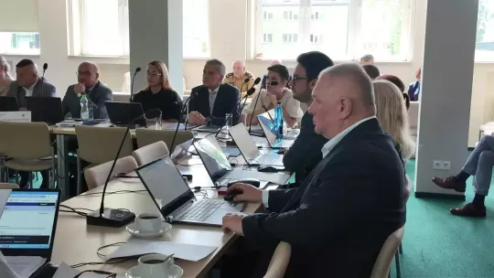 Sesja absolutoryjna pełna zwrotów akcji
